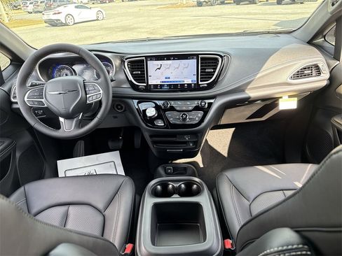 New 2026 Chrysler Pacifica Select image 27
