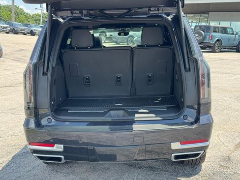 Used 2026 Cadillac Escalade Luxury w/ LPO, Radiant Package AWD/4WD image 5
