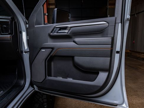 Used 2025 GMC Sierra 2500 AT4 w/ AT4 Premium Plus Package image 37