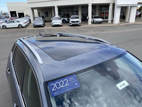 Certified 2022 Volkswagen Tiguan SE w/ Panoramic Sunroof Package image 10