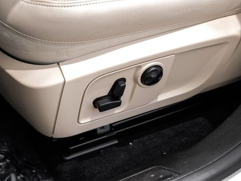 Used 2019 Maserati Levante Base image 38