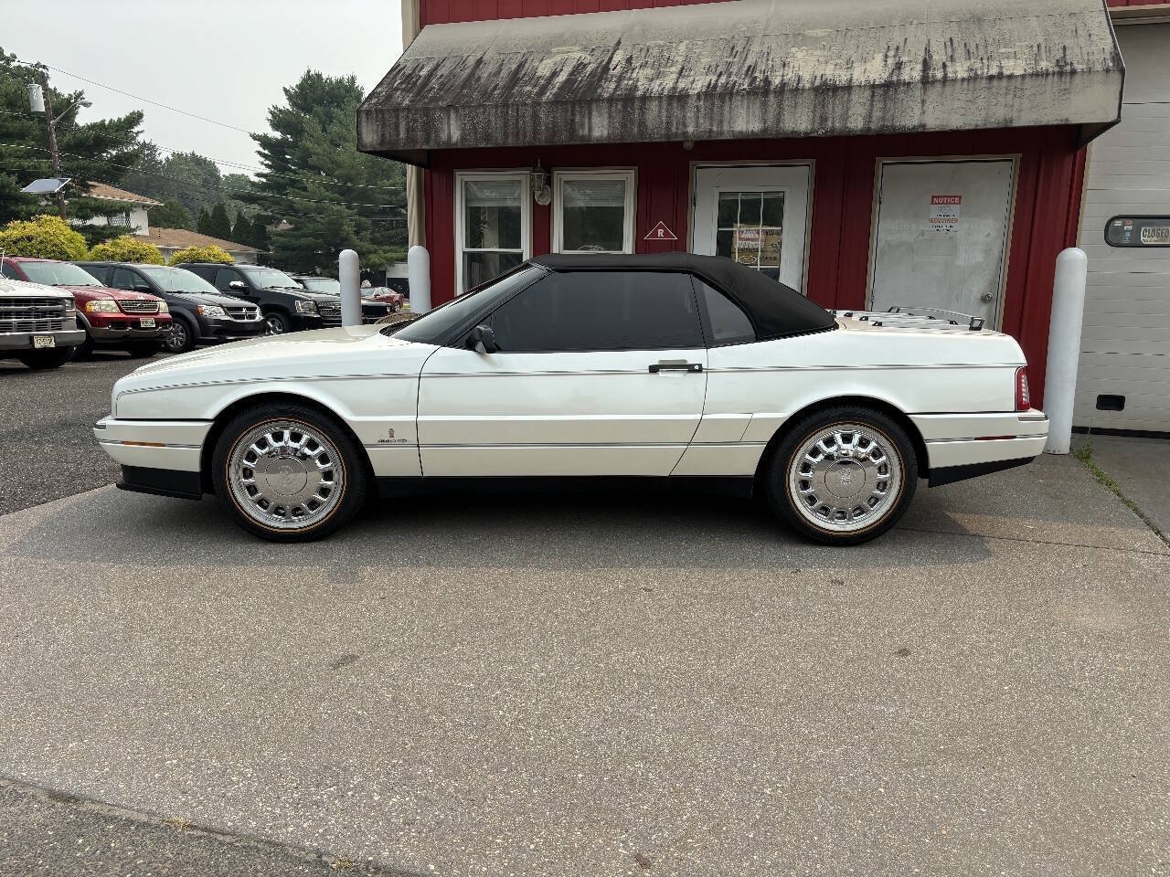 Used 1993 Cadillac Allante FWD image 2