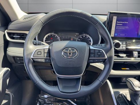 Used 2023 Toyota Highlander XLE AWD/4WD image 13