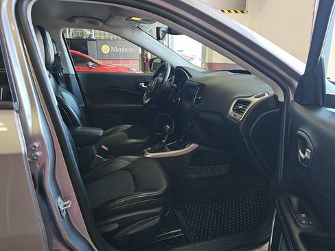 Used 2018 Jeep Compass Latitude w/ Popular Equipment Group AWD/4WD image 12