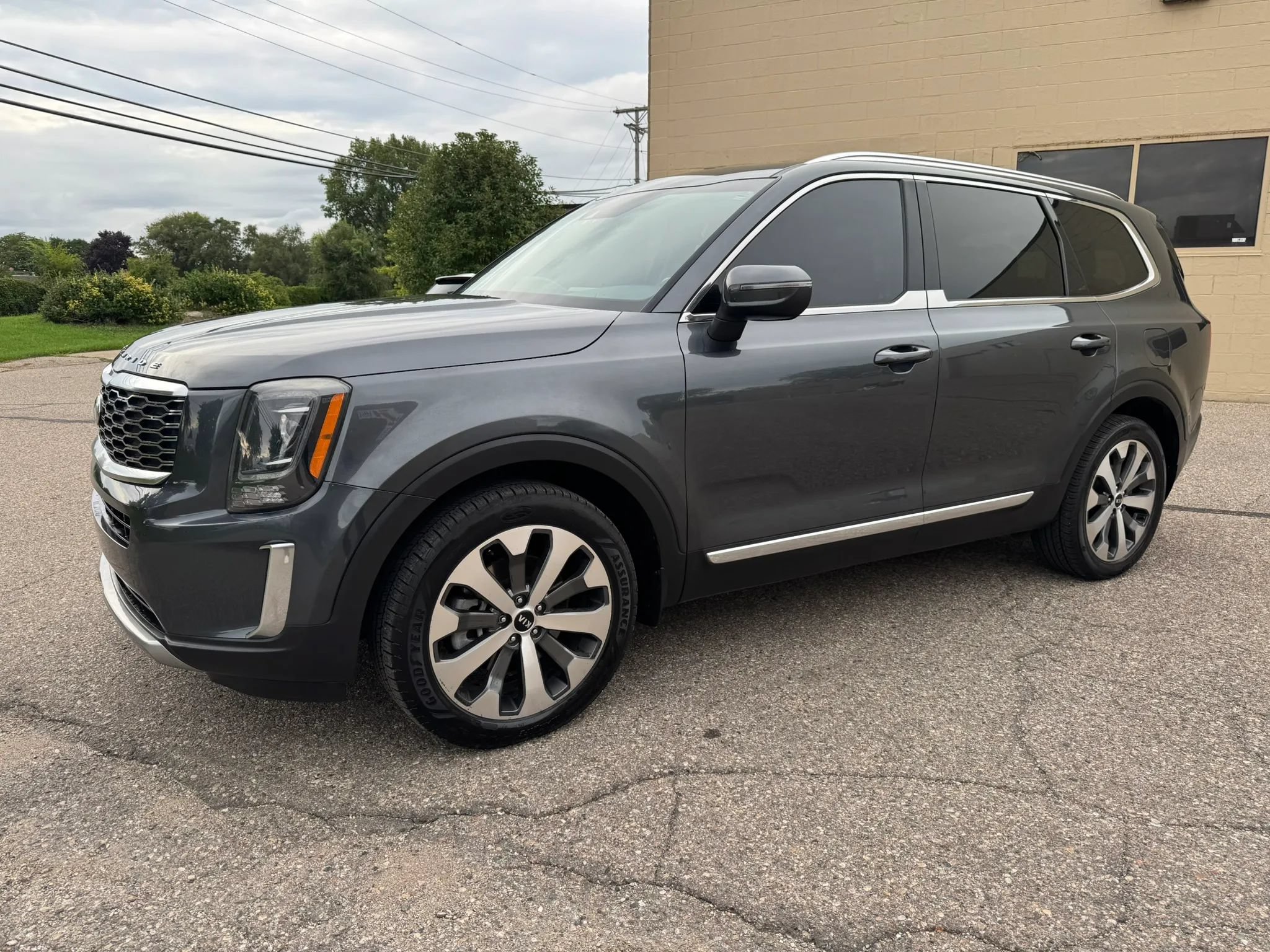 Used 2020 Kia Telluride EX w/ EX Premium Package AWD/4WD image 4