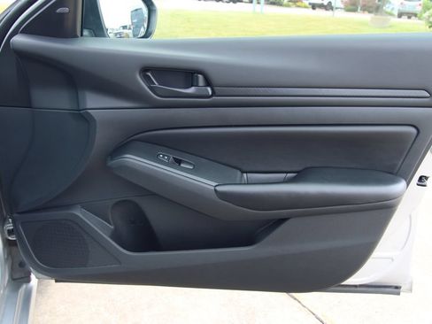 Used 2024 Nissan Altima 2.5 S FWD image 33