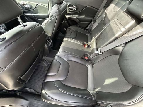 Used 2019 Jeep Cherokee Latitude Plus w/ Comfort/Convenience Group image 12