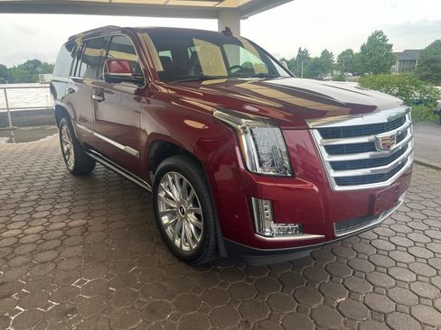 Used 2017 Cadillac Escalade Premium Luxury AWD/4WD image 8