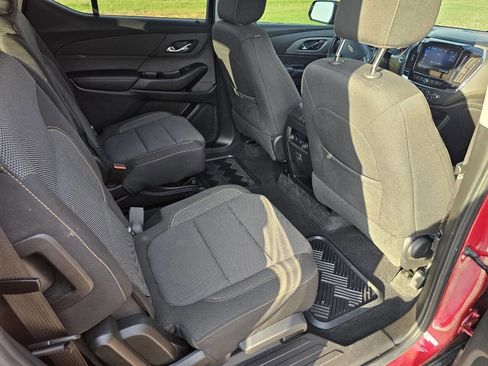 Used 2020 Chevrolet Traverse LT image 10