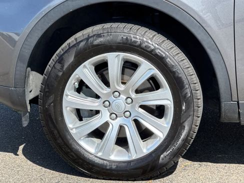 Used 2017 Land Rover Discovery Sport SE image 31