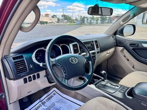 Used 2005 Toyota 4Runner SR5 AWD/4WD image 9