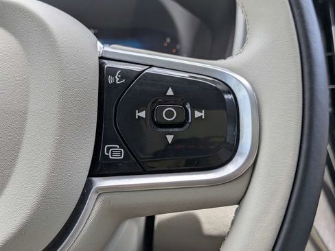 Used 2022 Volvo XC60 B5 Inscription w/ Advanced Package FWD image 34
