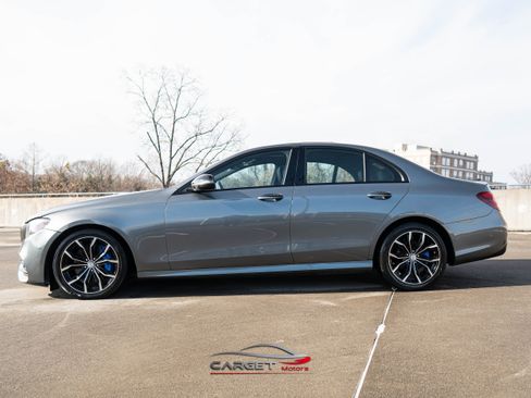 Used 2017 Mercedes-Benz E 300 4MATIC w/ Premium 2 Package image 4