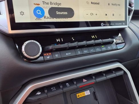 Used 2024 Toyota Tundra Platinum image 7