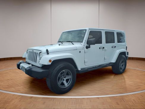 Used 2017 Jeep Wrangler Unlimited Sahara w/ Max Tow Package AWD/4WD image 3