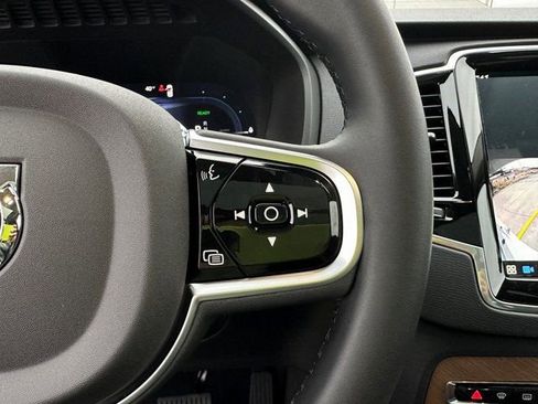 Certified 2025 Volvo XC90 T8 Plus w/ Protection Package Premier image 28