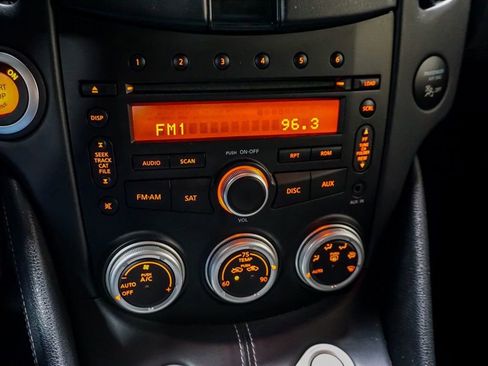 Used 2010 Nissan 370Z Touring image 22