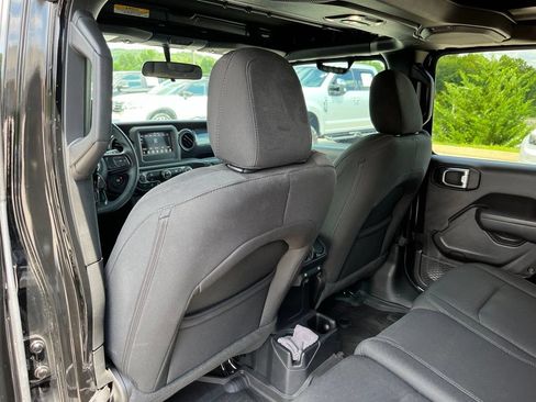 Used 2022 Jeep Wrangler Unlimited Sport AWD/4WD image 2