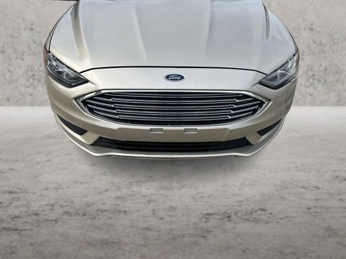 Used 2018 Ford Fusion SE w/ Fusion SE Technology Package FWD image 11