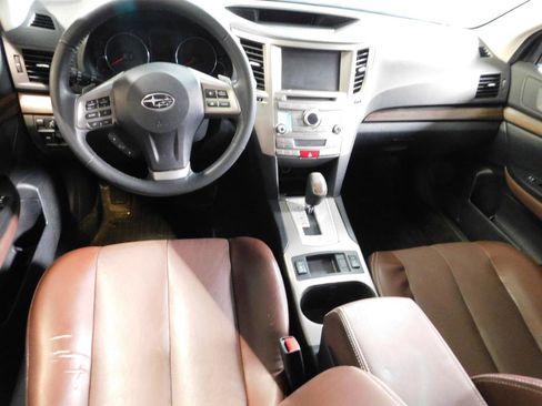 Used 2014 Subaru Outback 2.5i Limited AWD/4WD image 3