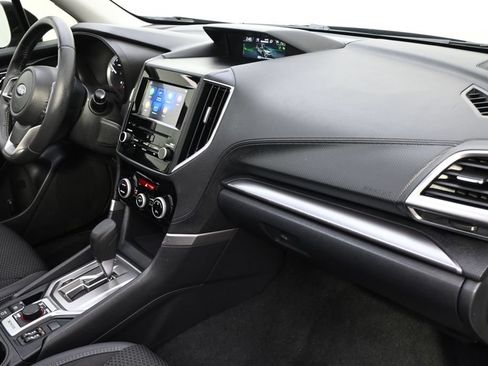 Used 2019 Subaru Forester Premium AWD/4WD image 11