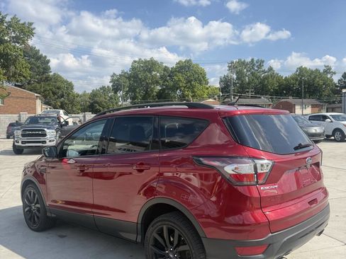Used 2018 Ford Escape SE w/ SE Sport Appearance Package image 4