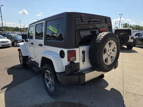 Used 2017 Jeep Wrangler Unlimited Sahara w/ Dual Top Group AWD/4WD image 7