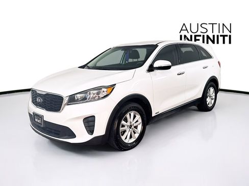 Used 2019 Kia Sorento LX image 3
