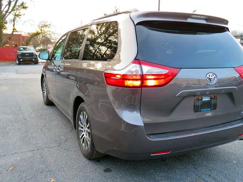 Used 2015 Toyota Sienna XLE Premium image 36