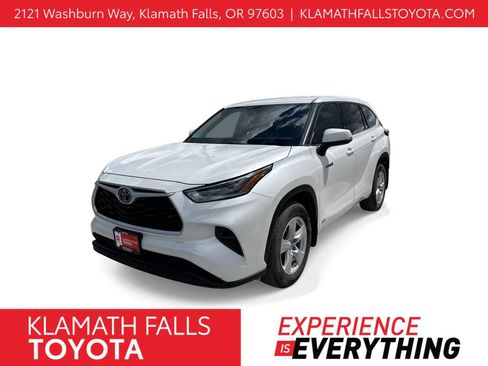 Used 2021 Toyota Highlander LE image 1