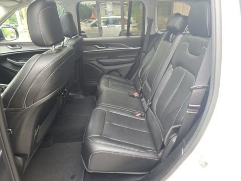 Used 2023 Jeep Grand Cherokee Limited AWD/4WD image 14