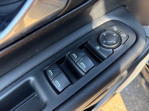 Used 2022 GMC Terrain SLE w/ Driver Convenience Package image 11