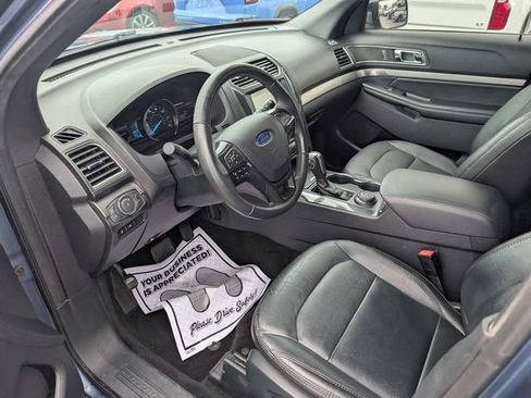 Used 2018 Ford Explorer XLT w/ Equipment Group 202A AWD/4WD image 16
