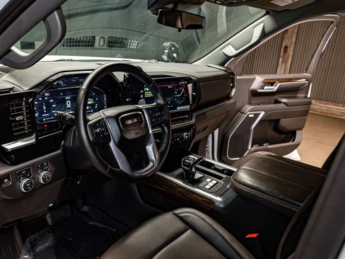 Used 2025 GMC Sierra 1500 Elevation w/ Preferred Package image 16