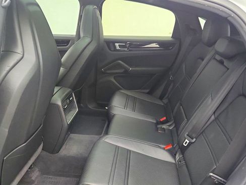 Used 2023 Porsche Cayenne Platinum Edition image 19
