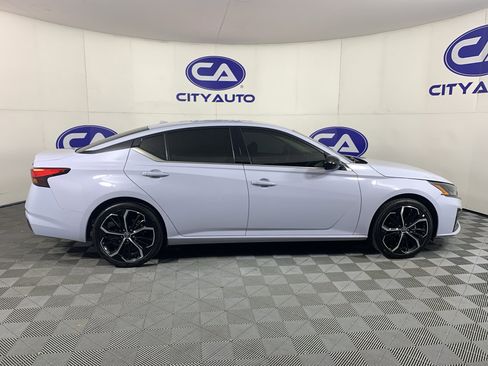 Used 2024 Nissan Altima 2.5 SR image 2