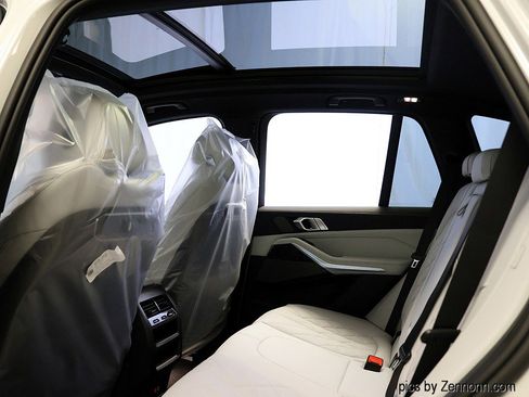 New 2026 BMW X5 xDrive50e image 14