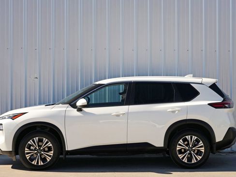 Used 2023 Nissan Rogue SV image 8