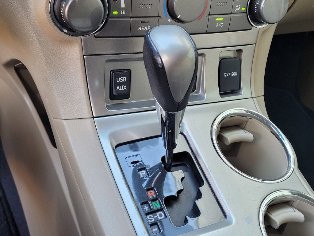 Used 2012 Toyota Highlander SE FWD image 19