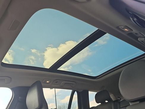 Used 2025 Volvo V60 B5 Cross Country Plus image 24