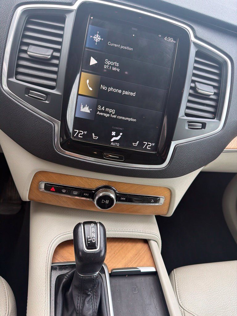 Used 2022 Volvo XC90 T6 Momentum w/ Climate Package AWD/4WD image 11
