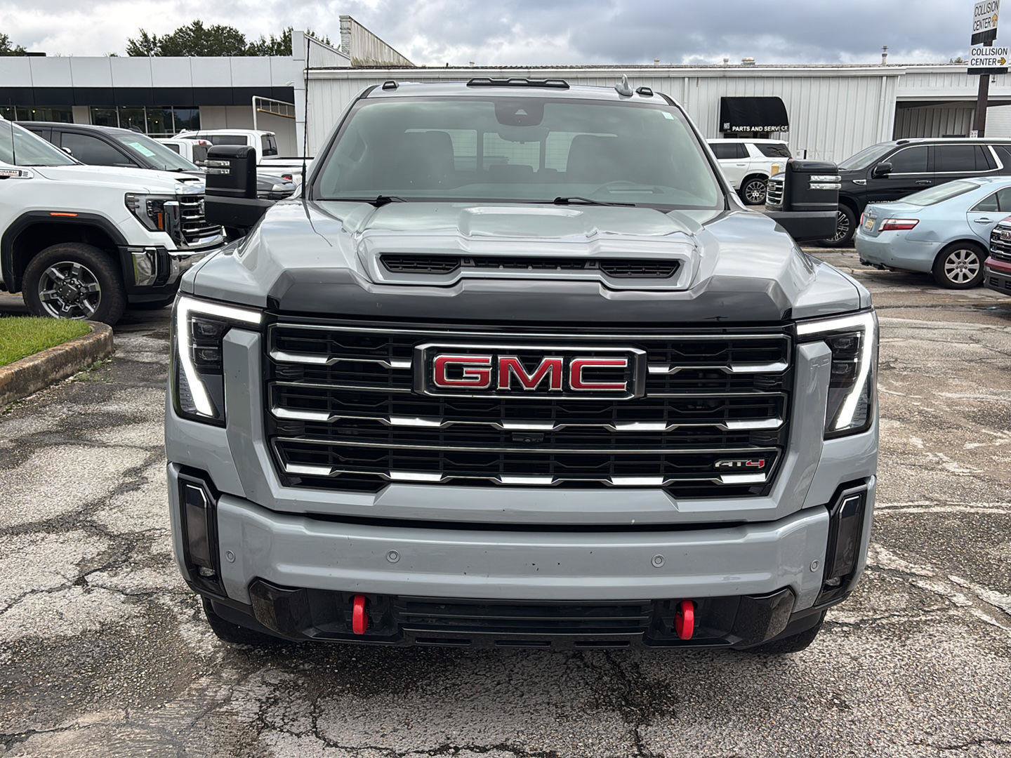 Used 2024 GMC Sierra 2500 AT4 w/ AT4 Premium Plus Package AWD/4WD image 2