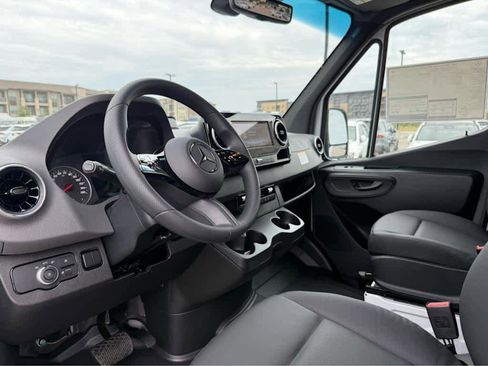 New 2025 Mercedes-Benz Sprinter 2500 image 23