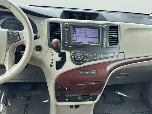 Used 2011 Toyota Sienna XLE w/ Premium Pkg FWD image 15