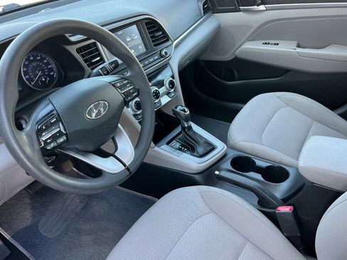 Used 2019 Hyundai Elantra SEL image 12