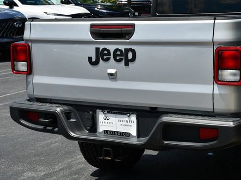 Used 2023 Jeep Gladiator Sport AWD/4WD image 26