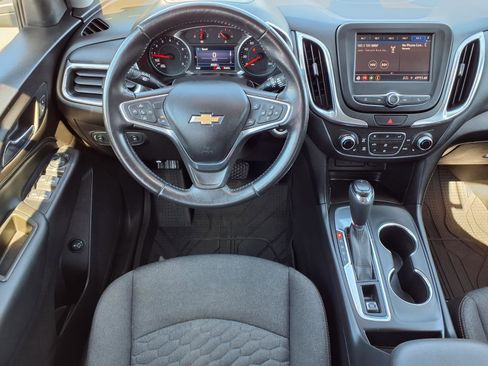 Used 2020 Chevrolet Equinox LT w/ Driver Convenience Package image 6