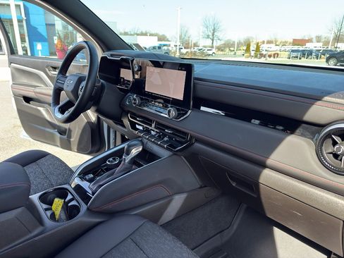 Used 2024 Chevrolet Colorado Z71 w/ Z71 Convenience Package 2 image 31