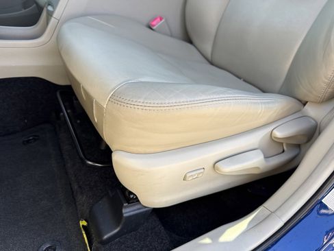 Used 2013 Toyota Prius V Five image 12