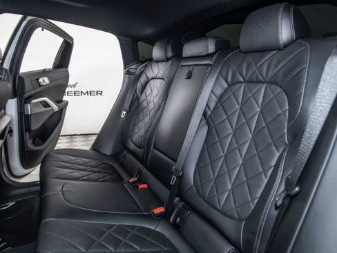 Used 2023 BMW X6 xDrive40i w/ Executive Package image 16